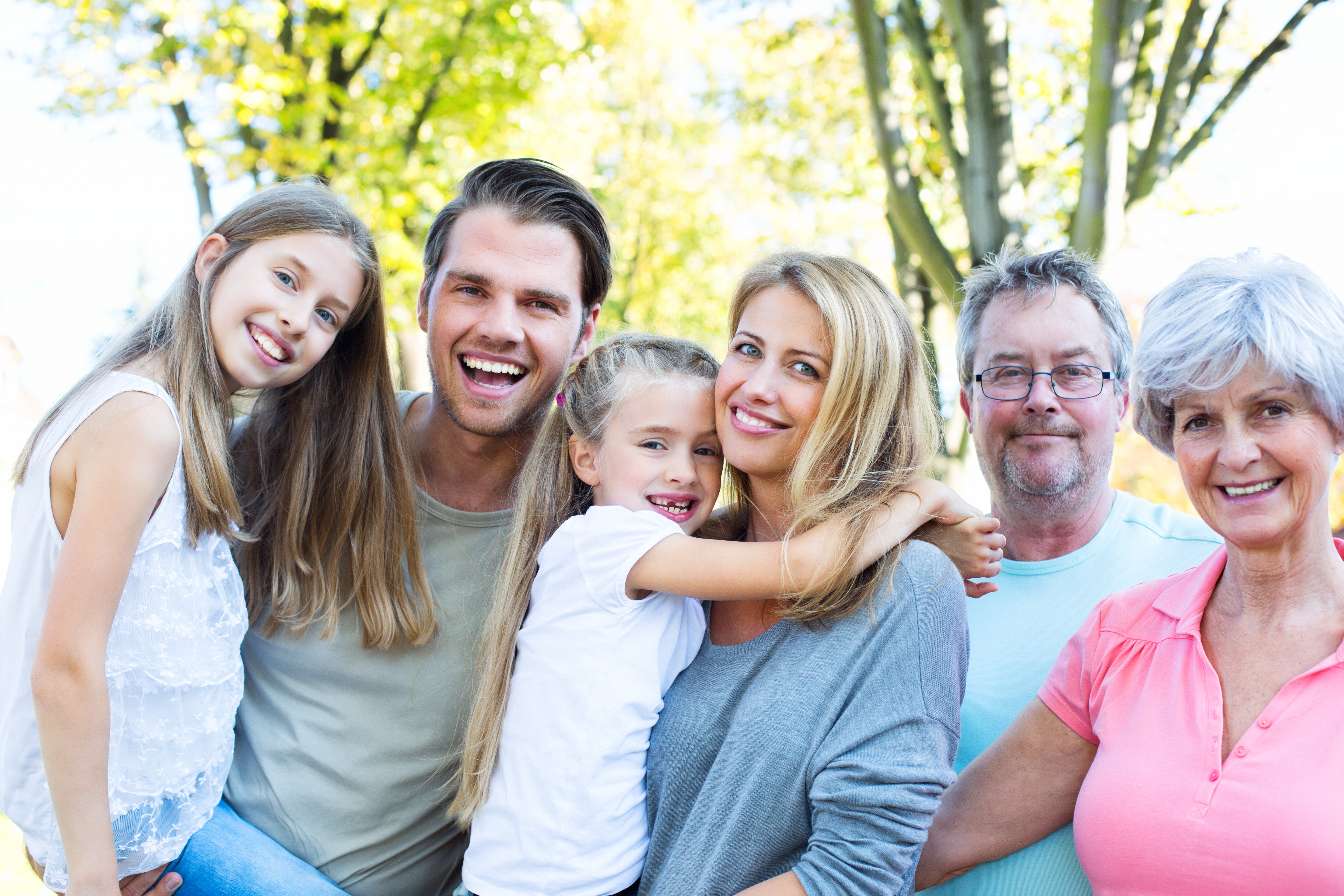 We are happy family. Счастливая семья. Счастливая семья с бабушкой и дедушкой. Счастливая семья фото. Дерево счастливой семьи.